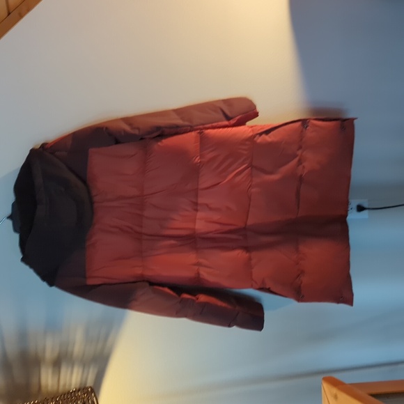 Barely worn winter coat - Picture 8 of 16